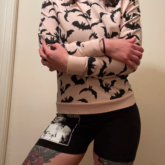 Light Pastel Pink Bat Sweater H&M Divided - Picture 4 of 5